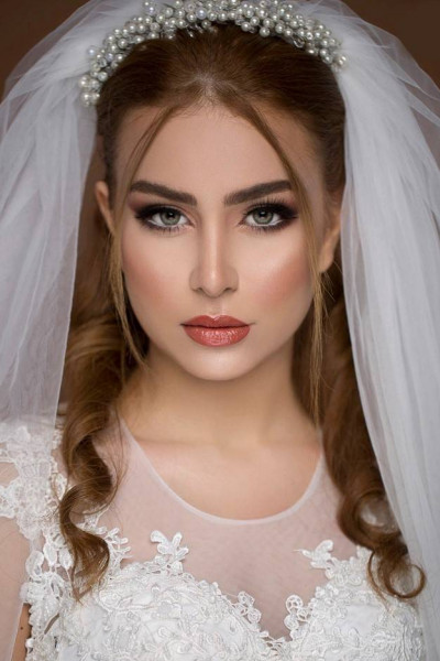 خطوات بسيطة من المكياج لإخفاء توتر العروس