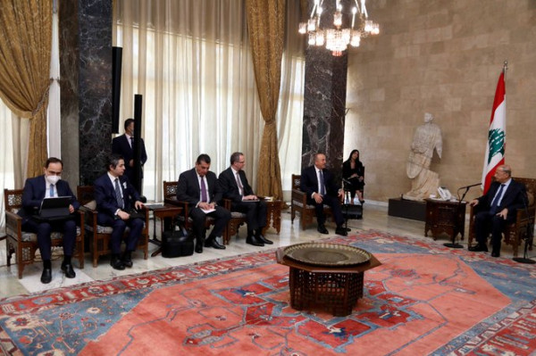 وزير الخارجية التركي يلتقي الرئيس اللبناني ويعلق على أزمة الخليج