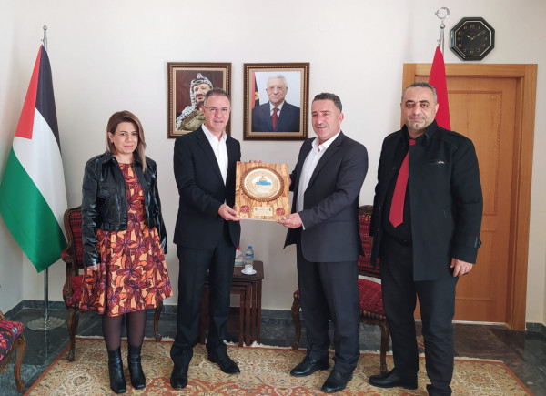 بلدية سلفيت تكرم سفير دولة فلسطين في تركيا وتشيد بدور السفارة