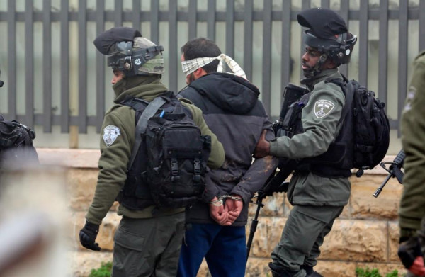 الاحتلال يعتقل مواطنًا من سنيريا جنوب قلقيلية