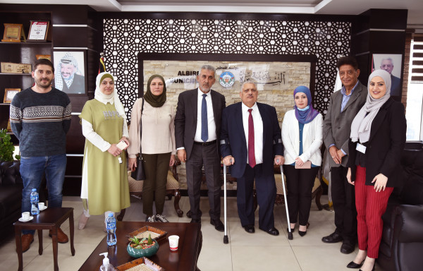 وزير الحكم المحلي يزور بلدية البيرة ويطلعها على مشاريعها