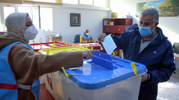 وزراء سابقون يقدمون أوراق ترشحهم للانتخابات الرئاسية الليبية