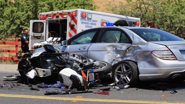 ما هي الإجراءات التي يجب عملها عند التعرض لحادث بسيارتك؟