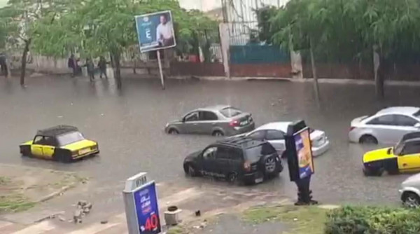 شاهد: شوارع الإسكندرية تغرق بسبب السيول