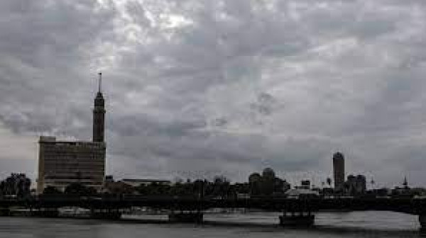مصر تحذر مواطنيها من الخروج قبل الثامنة صباحاً بسبب التقلبات الجوية