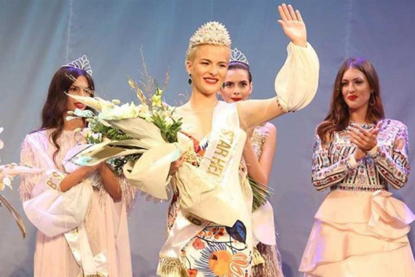 ملكة جمال اليونان تنسحب من مسابقة (جمال الكون) تضامناً مع فلسطين