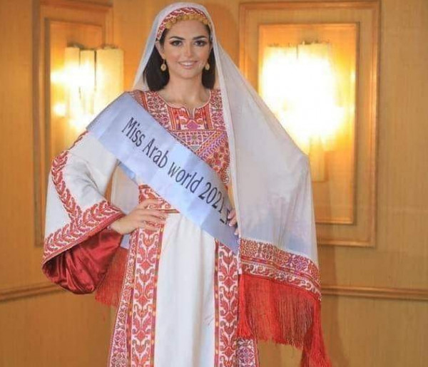 ساندرا عز تتوج بلقب ملكة جمال فلسطين لعام 2021