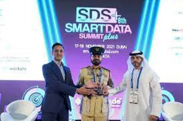 شرطة دبي تفوز بلقب "بطل البيانات الذكية" لعام 2021