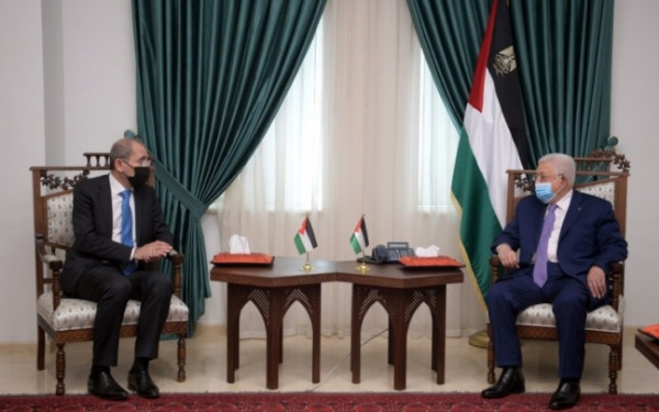 وزير الخارجية الأردني ينقل رسالة من الملك إلى الرئيس الفلسطيني