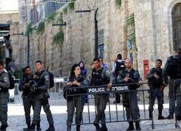 الاحتلال الإسرائيلي ينصب الحواجز ويعيق تنقل المواطنين في أحياء القدس
