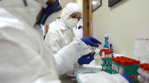 الصحة: تسجيل 4 حالات وفاة بفيروس كورونا و360 إصابة جديدة بالضفة وغزة