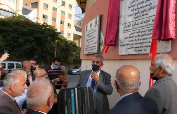 فيديو.. الوزير الصالح يفتتح مشاريع جديدة في قطاع غزة