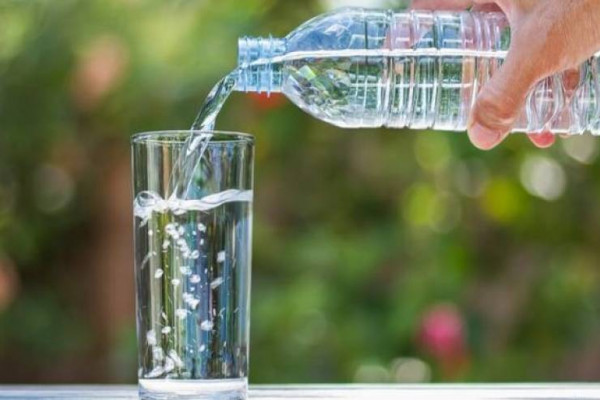 هل المياه المعدنية تفيد جسم الإنسان؟