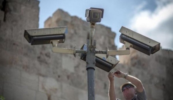 مستوطنون ينصبون كاميرات مراقبة في أرض ببلدة الخضر جنوب بيت لحم