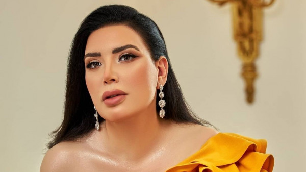 بالمخمل الجريء.. عبير صبري تتألق في ختام مهرجان القاهرة السينمائي