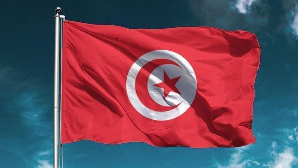 أشخاص يخطفون لاعب كرة قدم تونسي ويصورونه بأوضاع "مخلة"