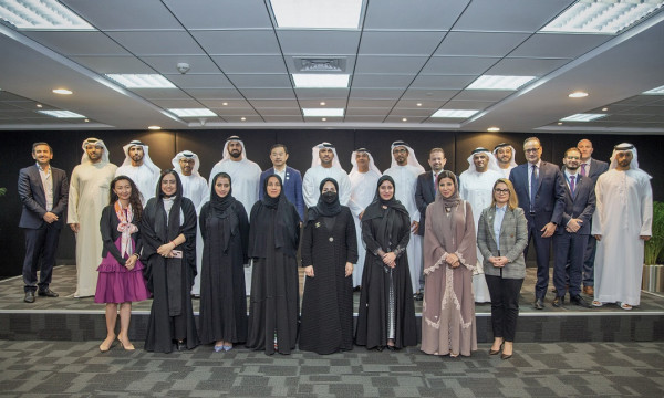 مجموعة بريد الإمارات تستقبل وفداً من أعضاء البرنامج التنفيذي لـ "جامعة محمد بن زايد"