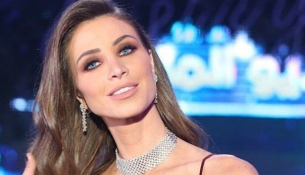 فساتين أنيقة وجذابة من وحي أنابيلا هلال