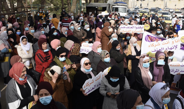 جمعية الإغاثة الطبية تنظم مظاهرة جماهيرية لمناهضة العنف ضد المرأة
