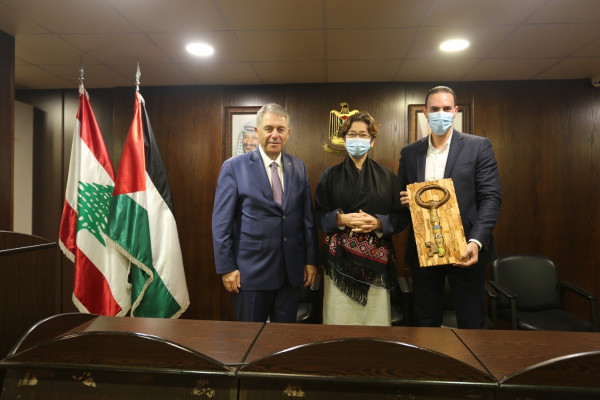 سفارة فلسطين تكرم ممثلة (يونيسيف) في لبنان