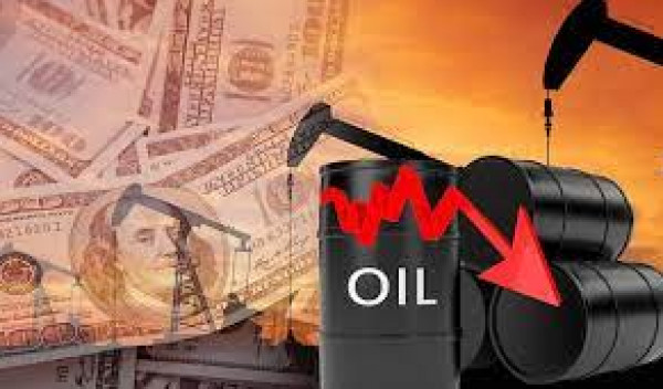 النفط ينخفض بفعل توقعات اقتصادية
