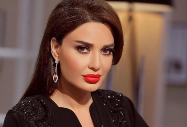 لتتألقي بموسم الرياض.. إليكِ أجمل إطلالات الفنانات باللون الأحمر