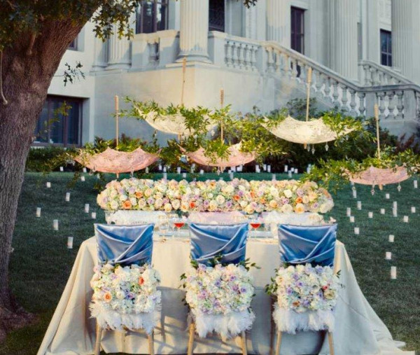 المظلات لديكور زفاف شتوي مميز
