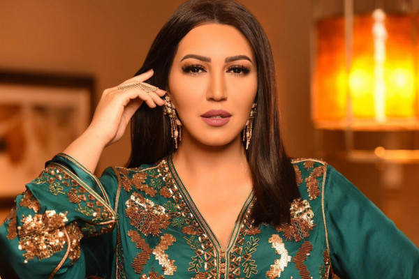 إطلالات جمالية من الفنانة أسماء المنور