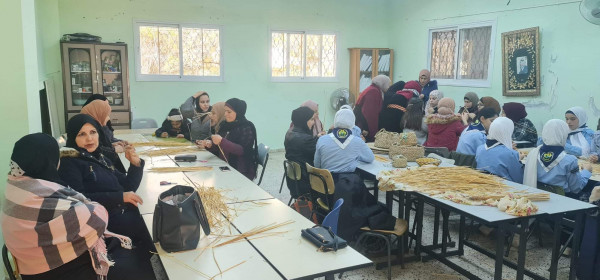 حكي القرايا تنظم ورشة عمل لصناعة صواني القش في بيت ليد