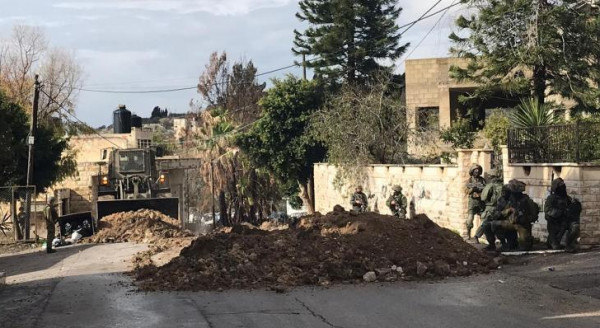 نابلس: الاحتلال يغلق طرقاً ترابية في سبسطية