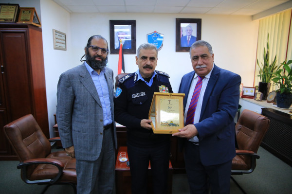نقيب الأطباء يلتقي بمدير عام الشرطة الفلسطينية
