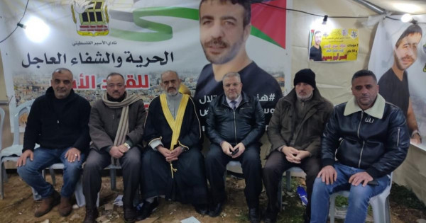 نواب "التغيير والإصلاح" يزورون الخيمة التضامنية مع الأسير أبو حميد