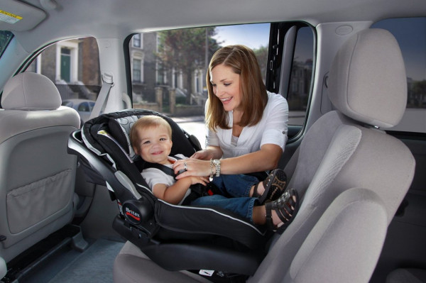 نصائح هامة لاختيار مقعد سيارة آمن لطفلك