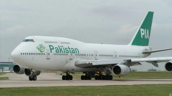 لسبب غريب.. طيار باكستاني يهبط بالطائرة قبل انتهاء الرحلة