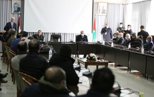 "التربية" واتحاد المعلمين يحتفيان بمساواة الإداريين بالمعلمين