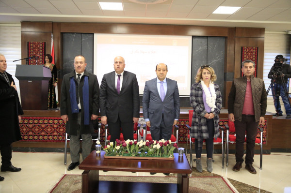 رام الله: المدرسة الوطنية تخرج 97 موظفاً من الإدارتين الوسطى والتنفيذية