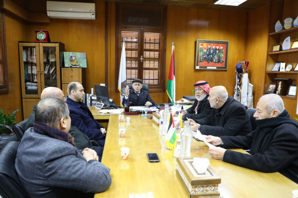 لجنة الداخلية بالتشريعي تبحث مع بلدية غزة عدة قضايا