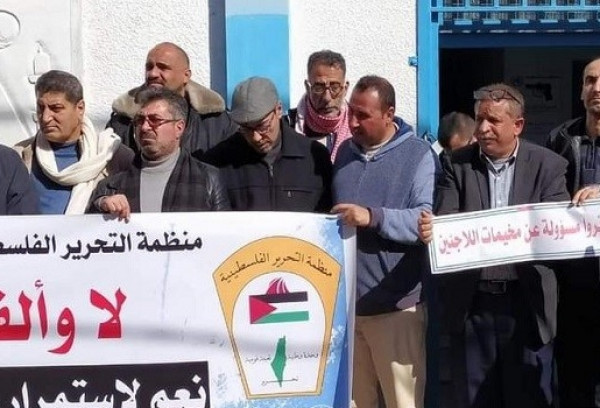 اللجنة الشعبية للاجئين في البريج تنظم وقفة احتجاجية ضد تقليصات (أونروا)