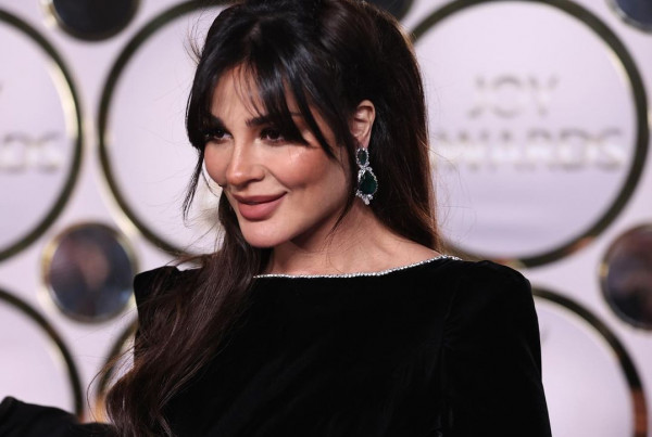 شاهدي: تناسق مكياج وتسريحات شعر الفنانات في حفل Joy Awards