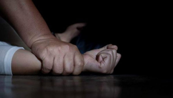 ستيني يغتصب ابنته بطريقة مروعة.. بالتفاصيل