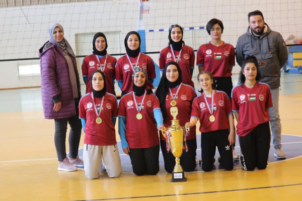 فريق الطالبات لكرة الطائرة بجامعة الخليل يحصد بطولة الاتحاد الفلسطيني للرياضة الجامعية