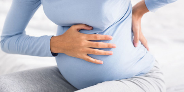 ما أسباب التقلصات التي تشعر بها الحامل؟
