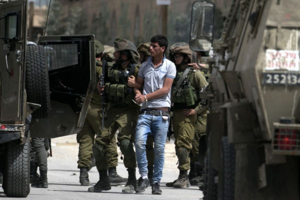 الاحتلال يعتقل شابًا من القدس
