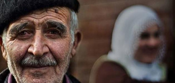 عراقي يتجاوز عمره الـ100 عام يثير الجدل بزواجه  9999167718