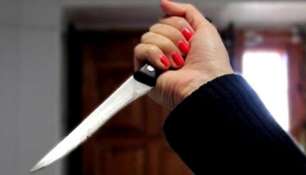 لهذا السبب.. فتاة مراهقة تنهي حياة والدها بطريقة مروعة