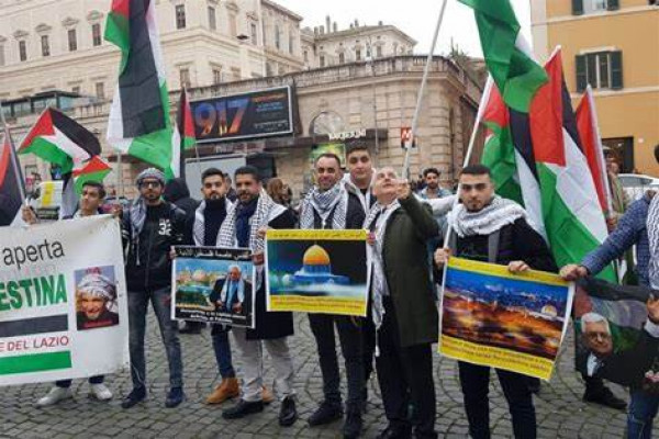 الجالية الفلسطينية في روما واللاتسيو تنظم اعتصاماً تضامنياً مع الأسرى