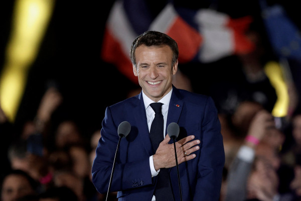 ماذا علق ماكرون بعد فوزه بولاية ثانية بالانتخابات الرئاسية الفرنسية؟