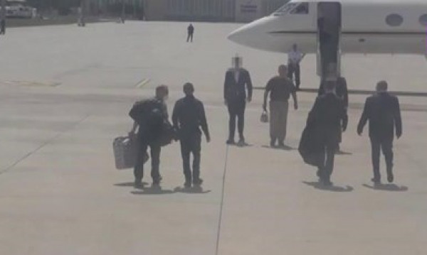 شاهد عملية تبادل سجينين أمريكي وروسي في مطار تركي