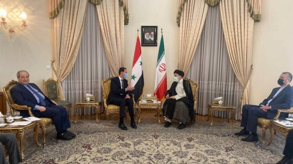 الأسد يلتقي رئيسي وخامنئي في طهران