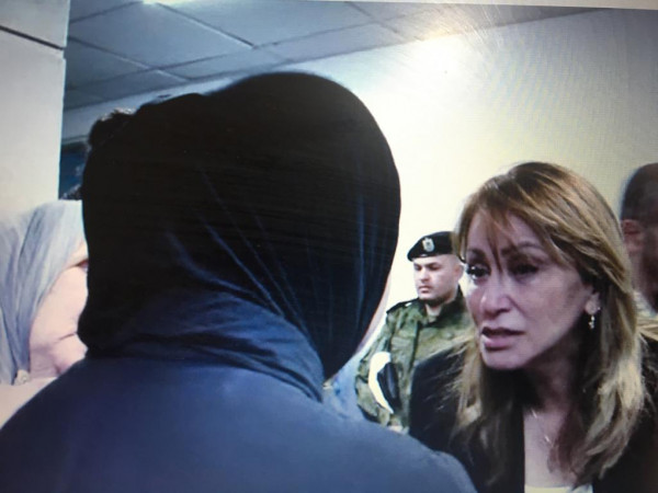 شاهد: ماذا قالت جيفارا البديري للصحفية حنايشة التي كانت بجانب أبو عاقلة لحظة اغتيالها؟